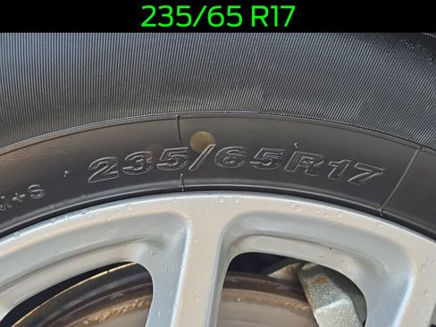 Used 2023 Chrysler Pacifica Touring-L FWD image 48