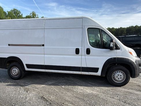 Used 2024 RAM ProMaster 2500 w/ Convenience Group FWD image 7