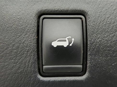 Used 2018 Nissan Pathfinder SL AWD/4WD image 40