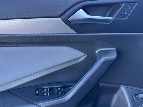 Used 2025 Volkswagen Jetta SE image 12