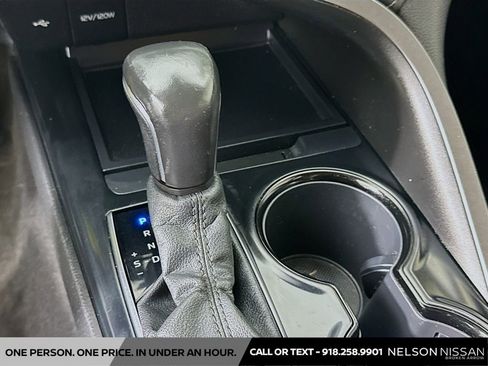 Used 2020 Toyota Camry SE FWD image 16