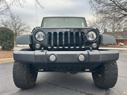 Used 2015 Jeep Wrangler Unlimited Rubicon w/ Connectivity Group AWD/4WD image 9