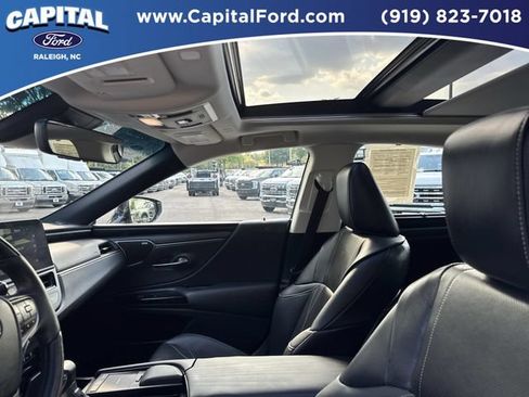 Used 2022 Lexus ES 350 Ultra Luxury w/ Accessory Package 2 FWD image 21