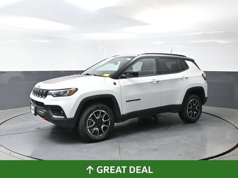 Used 2025 Jeep Compass Trailhawk AWD/4WD image 11