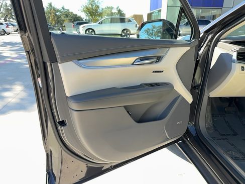 Used 2019 Cadillac XT5 Luxury w/ LPO, Radiant Package image 10