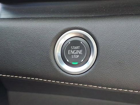 Used 2024 Cadillac Escalade Premium Luxury AWD/4WD image 25