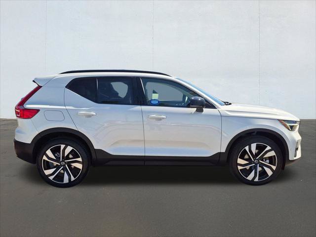 Used 2026 Volvo XC40 B5 Ultra w/ Climate Package AWD/4WD image 4