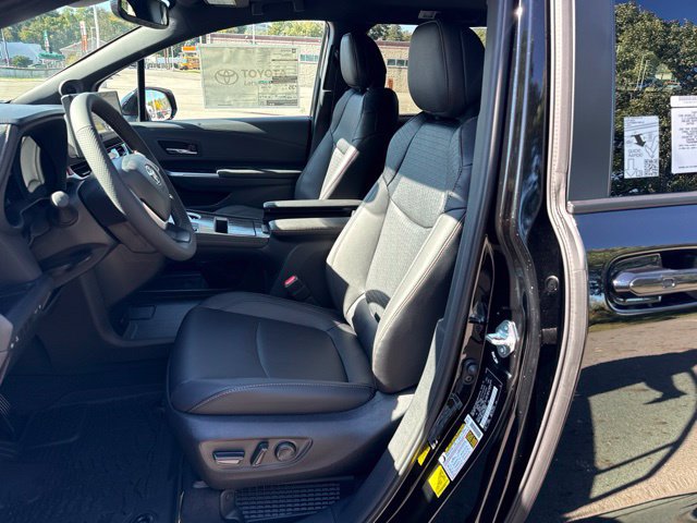 New 2026 Toyota Sienna XLE Woodland Edition AWD/4WD image 11