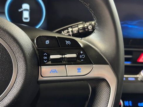 Used 2022 Hyundai Elantra Limited image 30