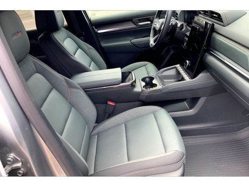 Used 2026 GMC Terrain AT4 w/ Convenience Package III AWD/4WD image 8