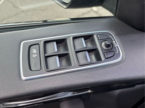 Used 2020 Jaguar F-PACE Premium image 29