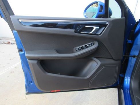 Used 2018 Porsche Macan image 12