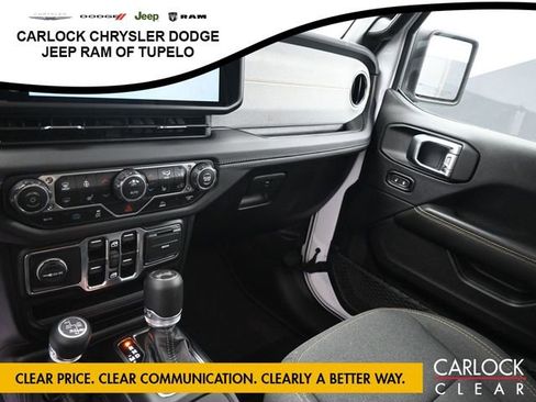 Used 2025 Jeep Wrangler Sahara image 25