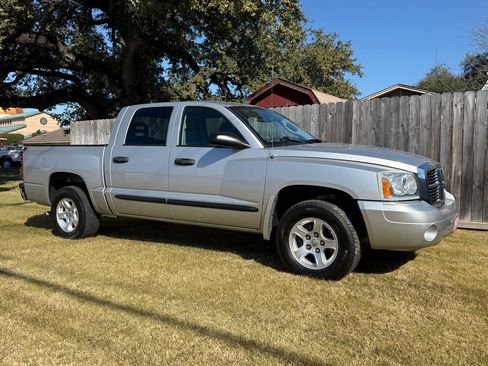 Used 2006 Dodge Dakota SLT image 1