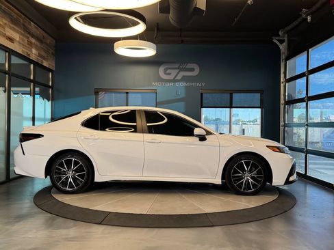 Used 2024 Toyota Camry SE w/ Convenience Package FWD image 2