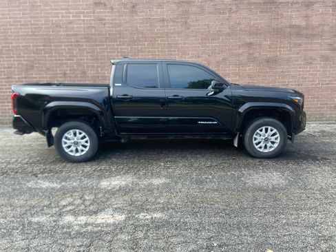 Used 2024 Toyota Tacoma SR5 AWD/4WD image 6