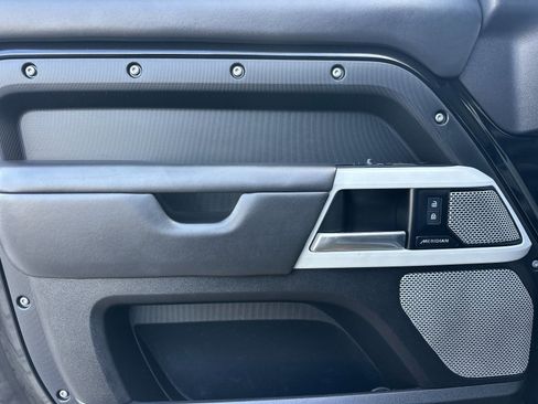 Used 2023 Land Rover Defender 130 X-Dynamic SE image 11