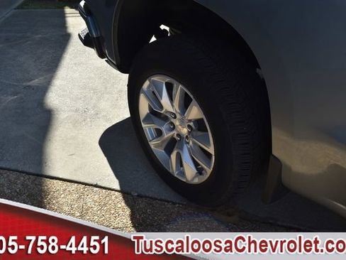 Used 2025 Chevrolet Silverado 1500 Custom image 13