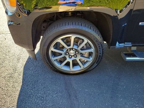 Used 2022 GMC Canyon Denali image 18