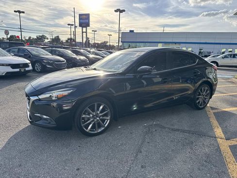 Used 2018 MAZDA MAZDA3 Grand Touring image 4