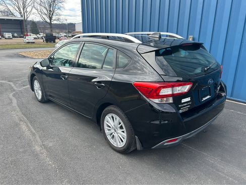Used 2017 Subaru Impreza 2.0i Premium image 3