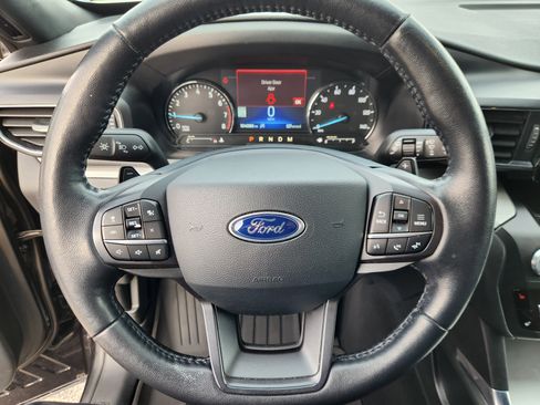 Used 2020 Ford Explorer XLT w/ Equipment Group 202A image 9
