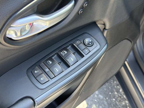 Used 2016 Jeep Cherokee Limited w/ Luxury Group FWD image 19