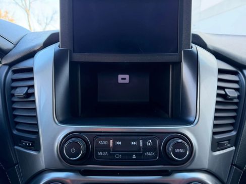 Used 2018 Chevrolet Suburban LT image 14