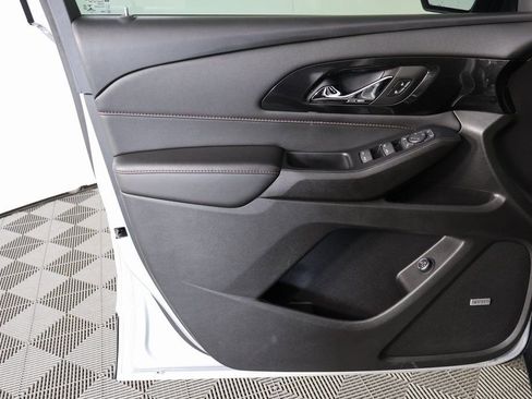 Used 2022 Chevrolet Traverse RS image 11