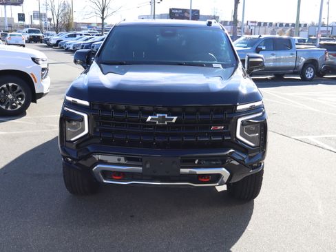 Certified 2025 Chevrolet Suburban Z71 w/ Sun And Tow Package image 3