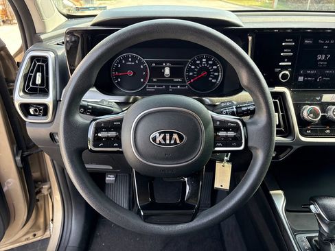 Used 2021 Kia Sorento LX FWD image 17