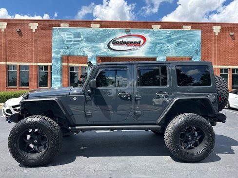 Used 2018 Jeep Wrangler Unlimited Sahara AWD/4WD image 30