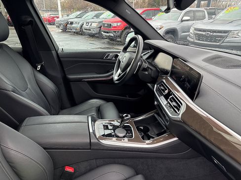 Used 2022 BMW X5 xDrive40i w/ Parking Assistance Package image 7