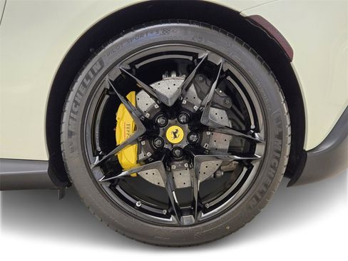 Used 2022 Ferrari Roma image 15