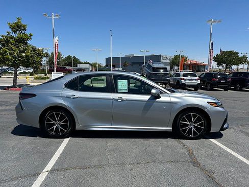 Used 2023 Toyota Camry SE FWD image 8