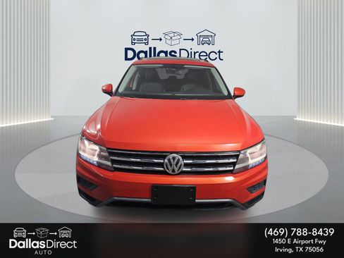 Used 2018 Volkswagen Tiguan SE w/ Panoramic Sunroof Package image 3