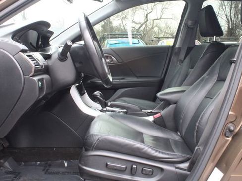 Used 2017 Honda Accord EX-L image 22