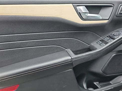 Used 2021 Ford Escape Titanium w/ Titanium Elite Package image 11