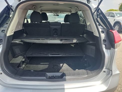 Used 2017 Nissan Rogue SV FWD image 18