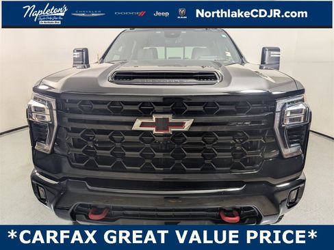 Used 2024 Chevrolet Silverado 2500 ZR2 w/ Technology Package image 2