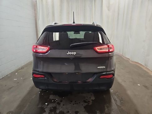 Used 2017 Jeep Cherokee Latitude w/ Cold Weather Group FWD image 5