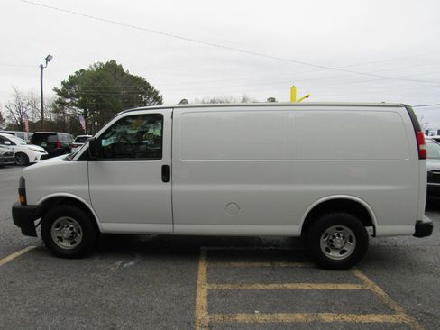 Used 2019 Chevrolet Express 2500 RWD image 4