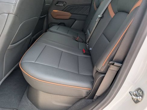 Used 2024 GMC Canyon AT4 w/ AT4 Premium Package AWD/4WD image 16