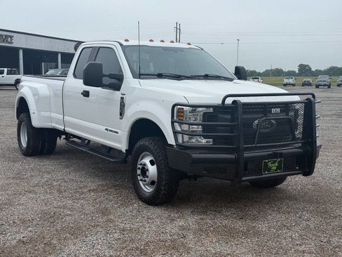 Used 2019 Ford F350 XL AWD/4WD image 3