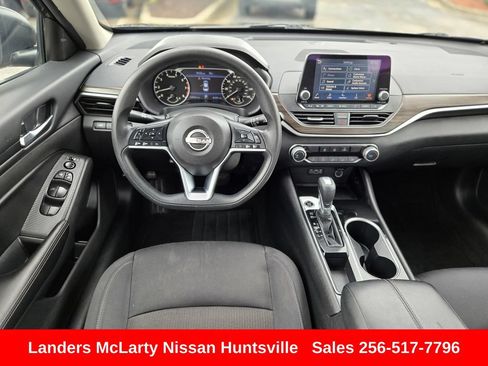 Used 2024 Nissan Altima 2.5 SV FWD image 15