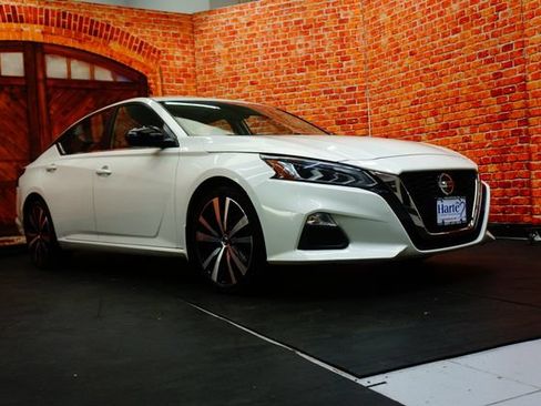 Used 2019 Nissan Altima 2.5 SR FWD image 3