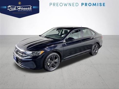 Certified 2023 Volkswagen Jetta SE w/ Panoramic Sunroof Package FWD image 1
