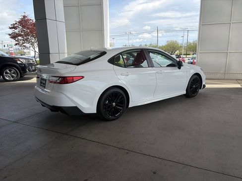 Certified 2025 Toyota Camry SE FWD image 5
