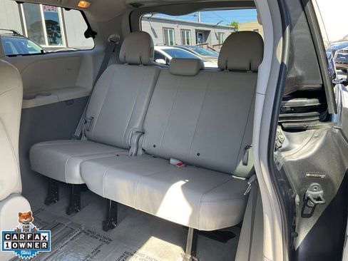 Used 2014 Toyota Sienna XLE image 31