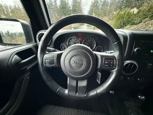 Used 2011 Jeep Wrangler Unlimited Rubicon w/ Dual Top Group AWD/4WD image 19